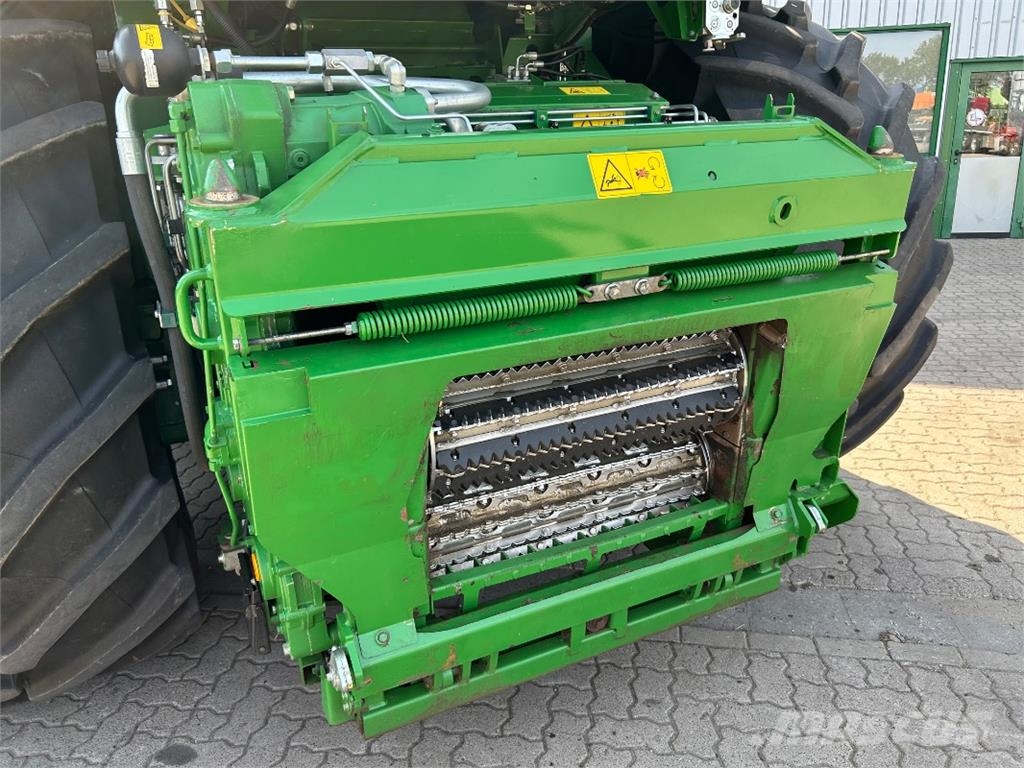John Deere 9900 حصادات الأعلاف