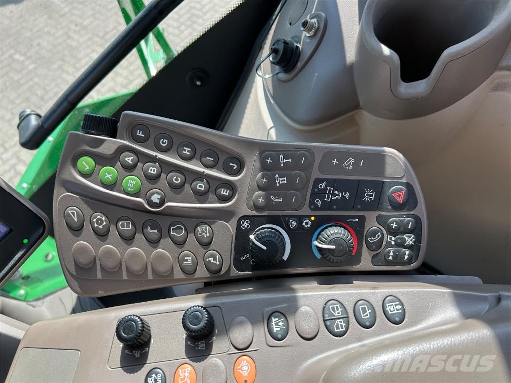 John Deere 9900 حصادات الأعلاف
