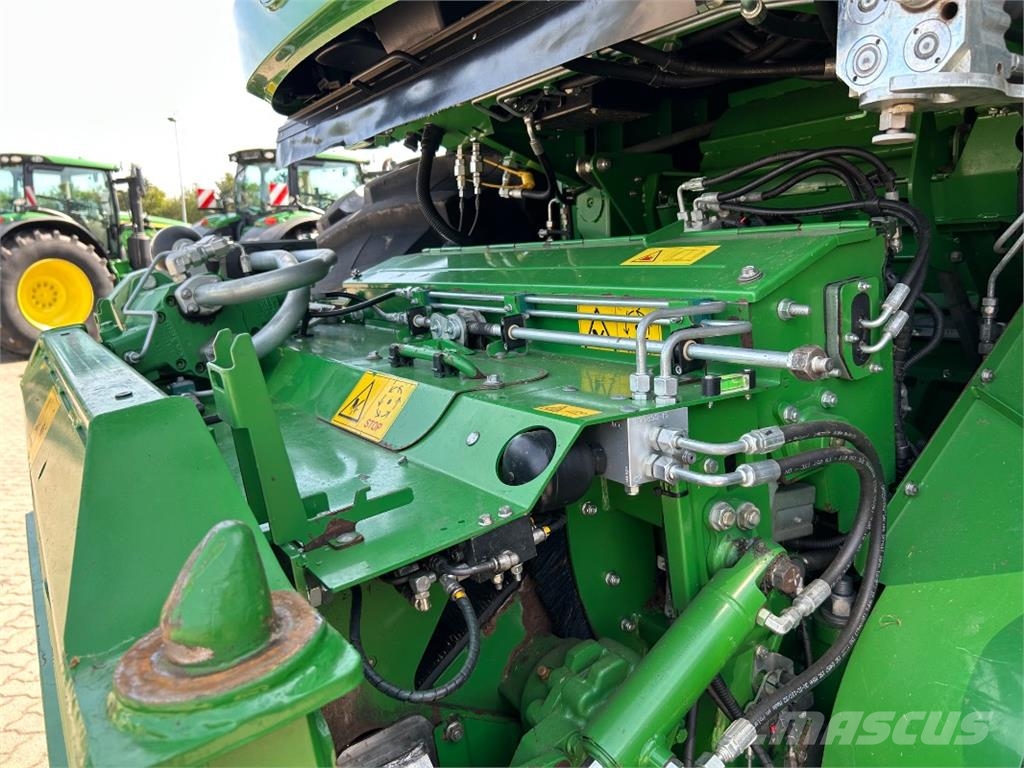 John Deere 9900 حصادات الأعلاف