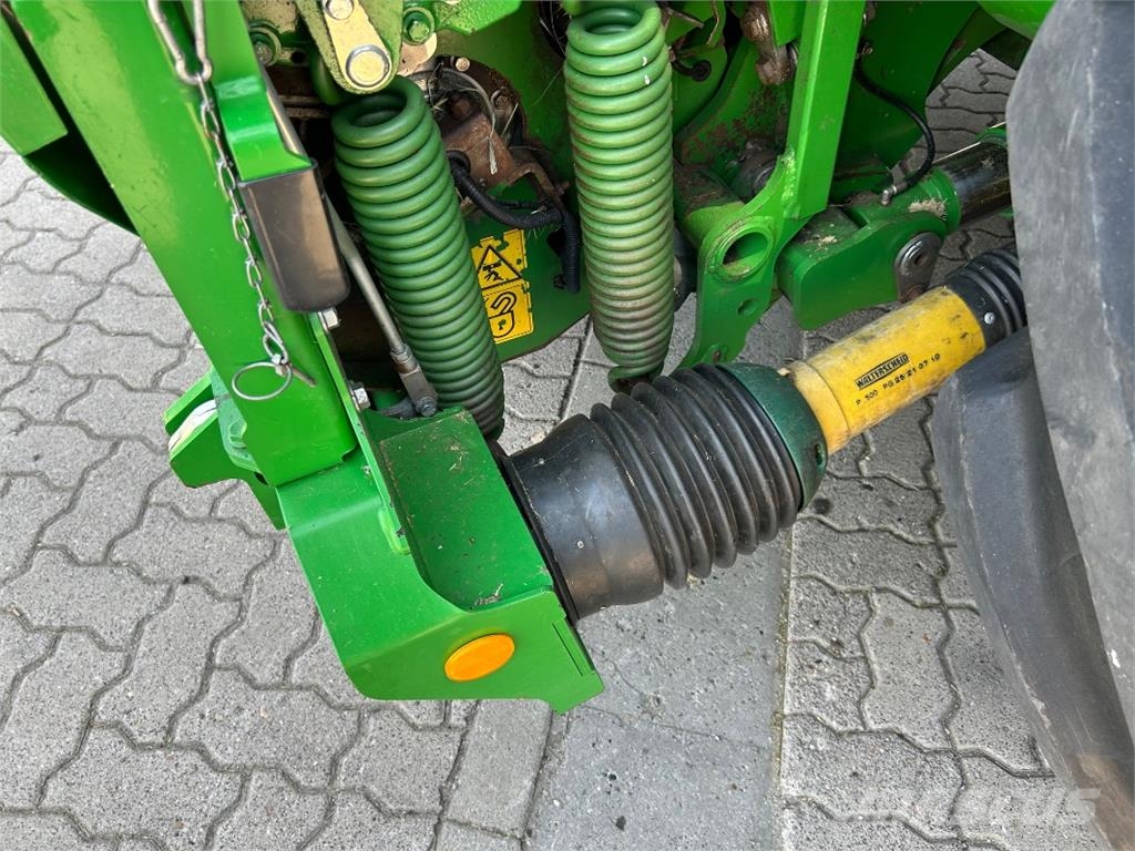 John Deere 9900 حصادات الأعلاف