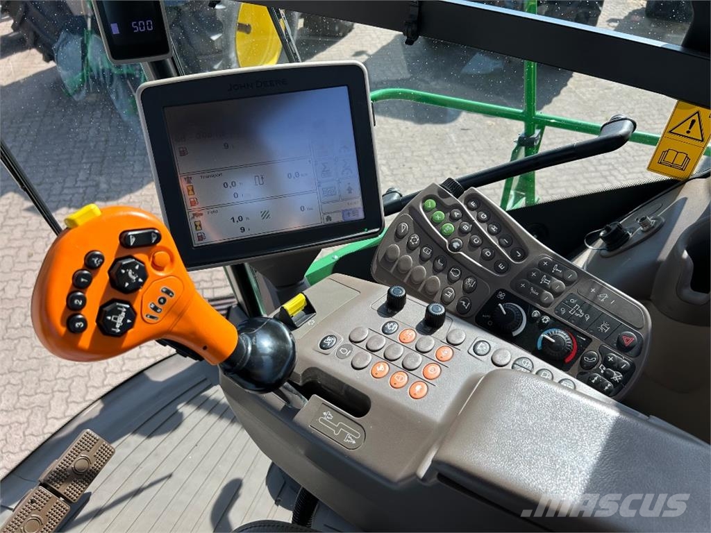 John Deere 9900 حصادات الأعلاف