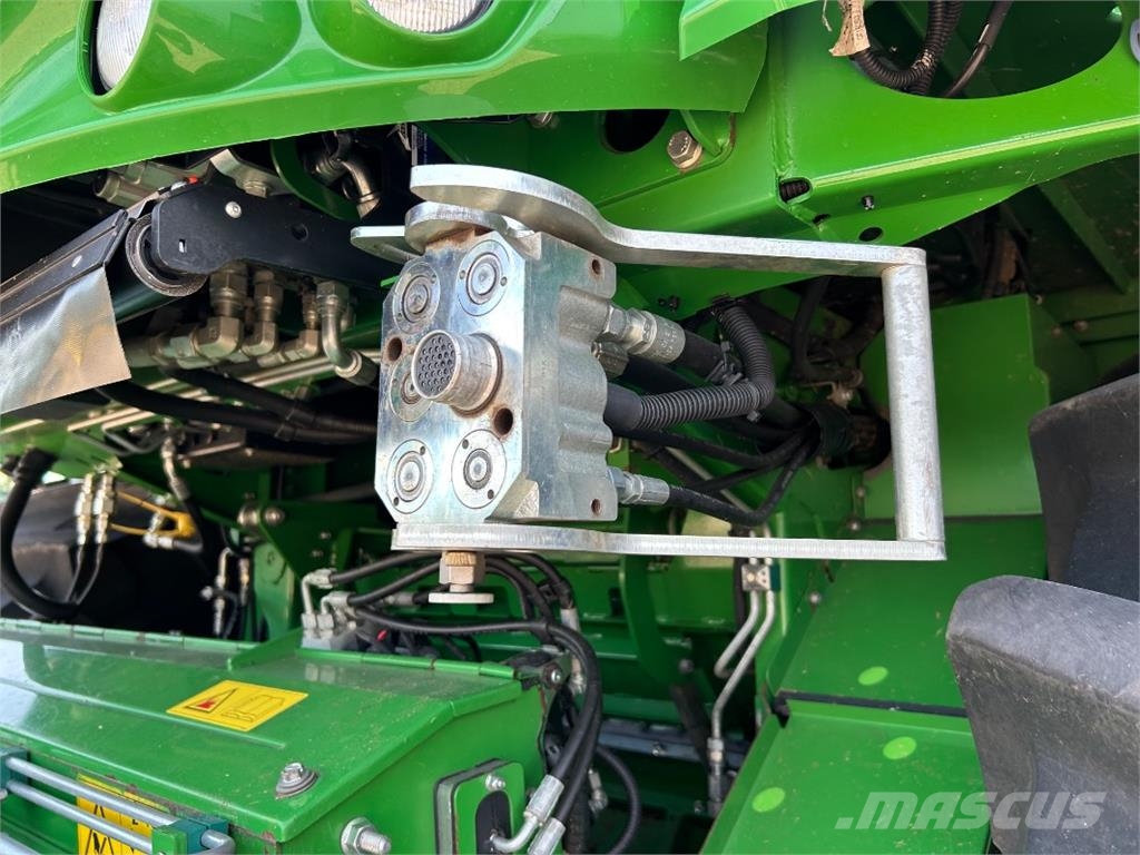 John Deere 9900 حصادات الأعلاف
