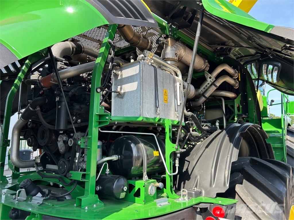 John Deere 9900 حصادات الأعلاف