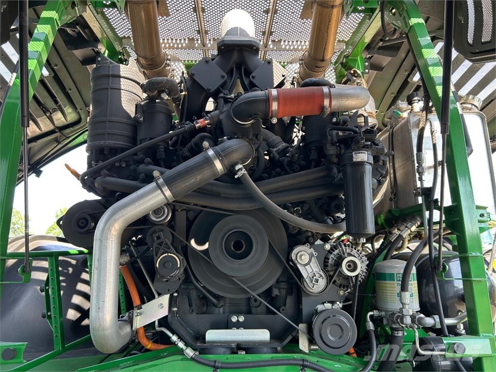 John Deere 9900 حصادات الأعلاف