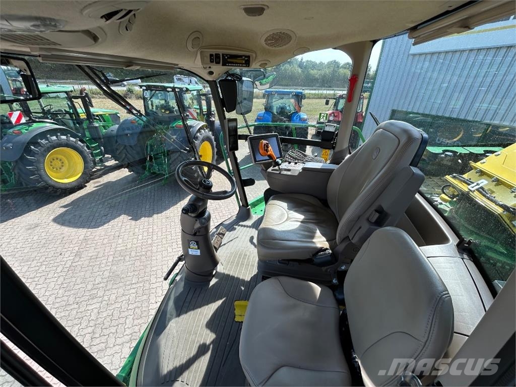 John Deere 9900 حصادات الأعلاف