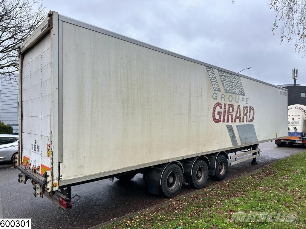 Samro gesloten bak Umpikori puoliperävaunut