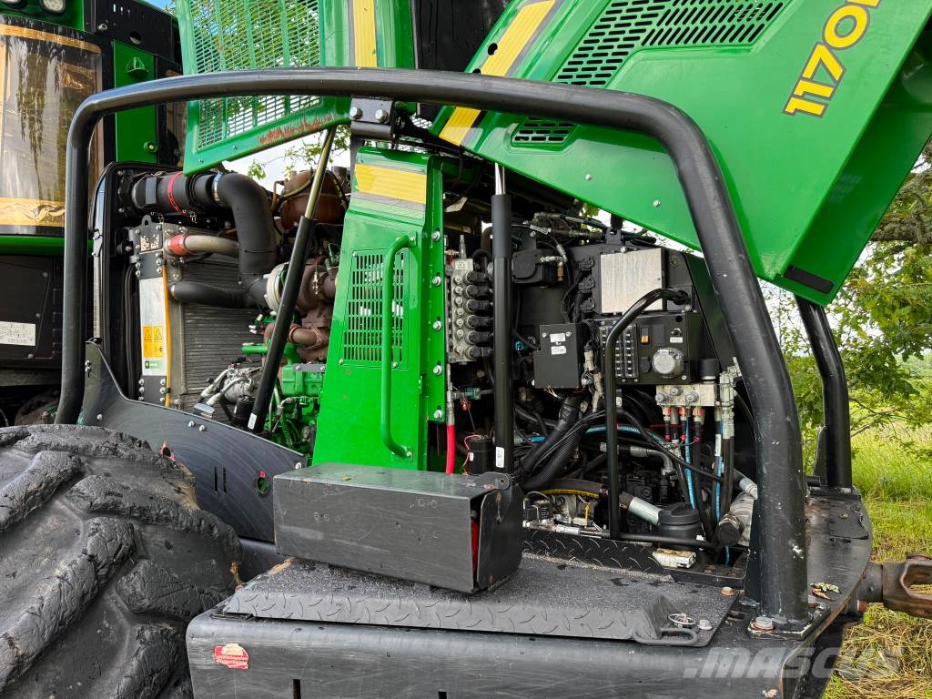 John Deere 1170 E Harvesters