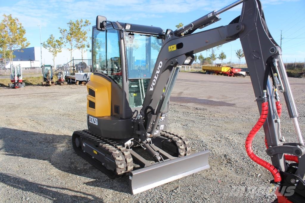 Ny Volvo ECR25D Minikoparki