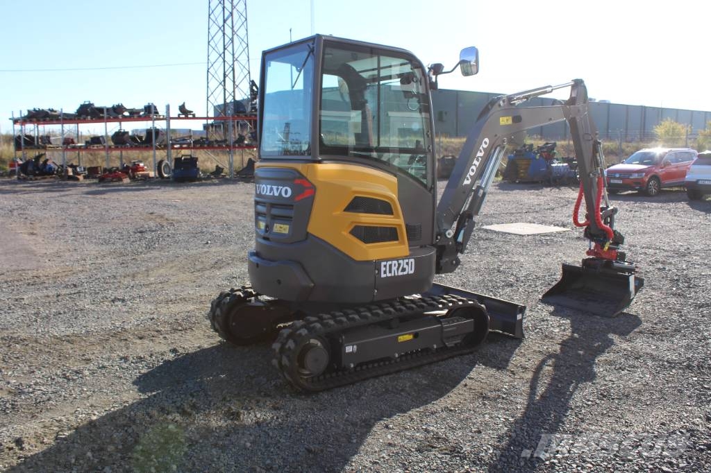 Ny Volvo ECR25D Minikoparki