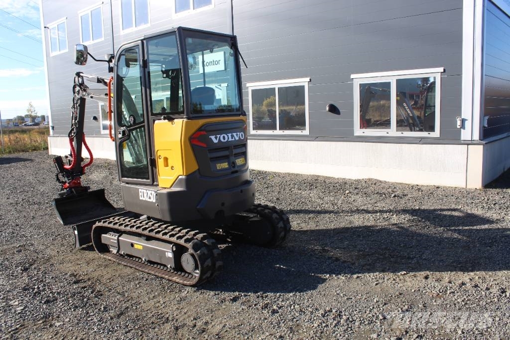 Ny Volvo ECR25D Minikoparki