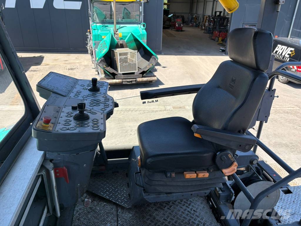 Vögele SUPER 2100-3i معدات السفلتة
