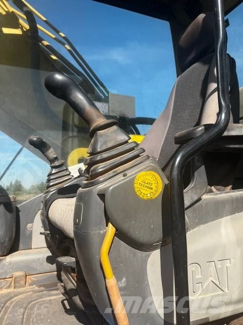 CAT CAT 325 D Lánctalpas kotrók