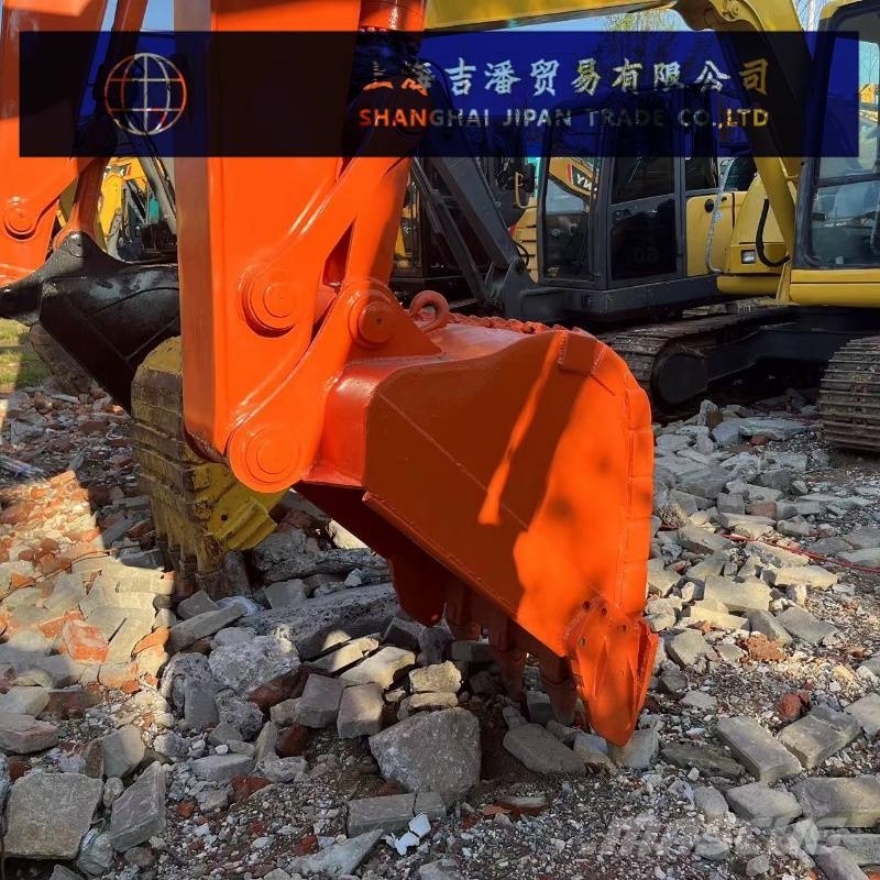 Hitachi ZX 135 중형굴삭기 7톤-28톤
