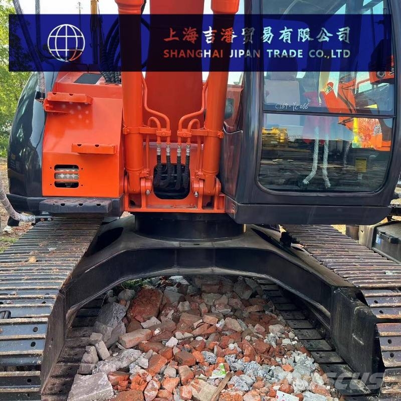 Hitachi ZX 135 중형굴삭기 7톤-28톤