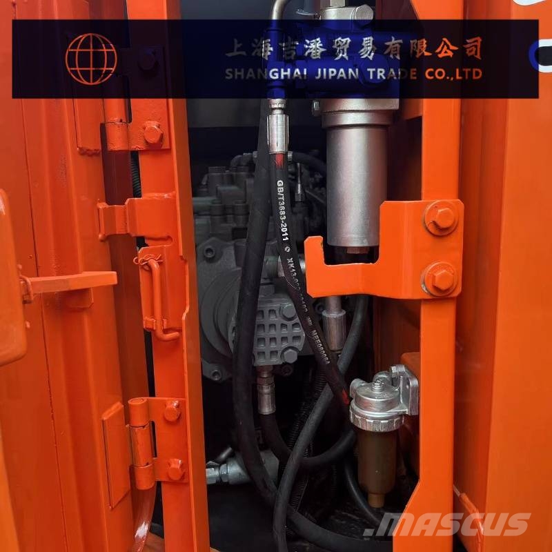 Hitachi ZX 135 중형굴삭기 7톤-28톤