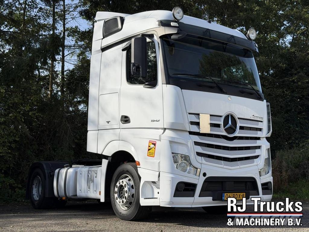 Mercedes-Benz Actros 1942 BigSpace - Full Spoiler | 2x Tank | 2x Vilcēji
