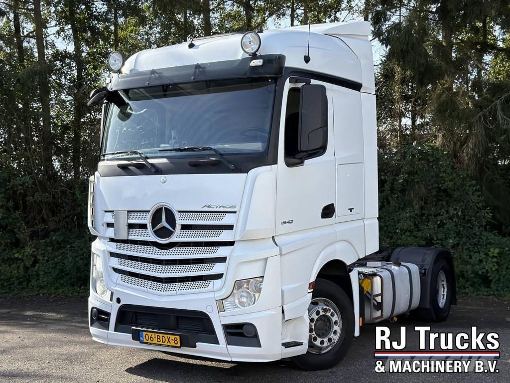 Mercedes-Benz Actros 1942 BigSpace - Full Spoiler | 2x Tank | 2x Vilcēji