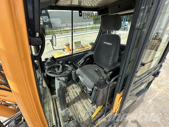 Hyundai R55W-9A Wheeled excavators