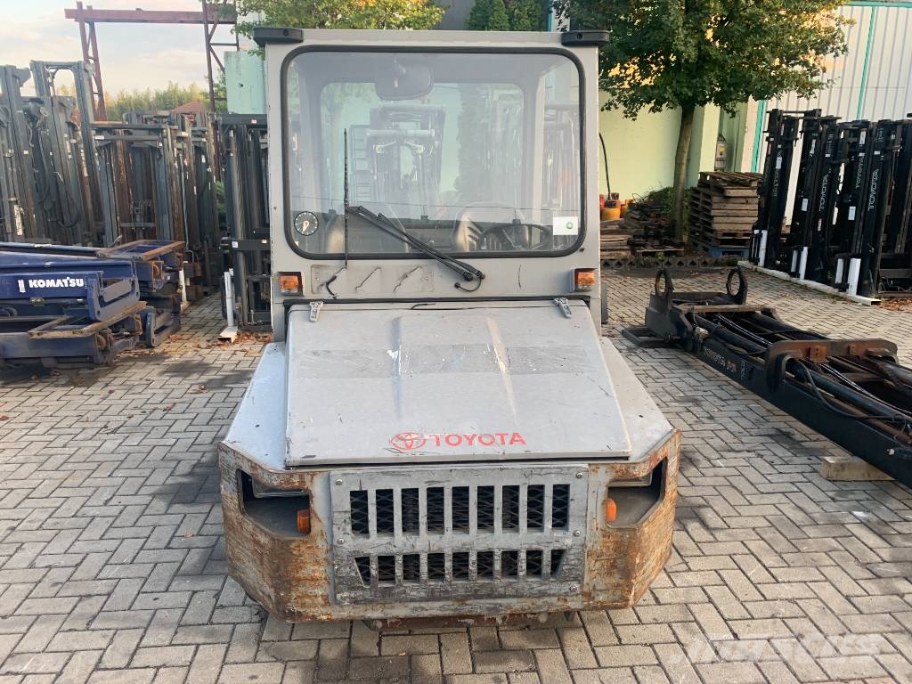 Toyota 2TD25 /02/ V-3838 EO Flughafenausrüstung