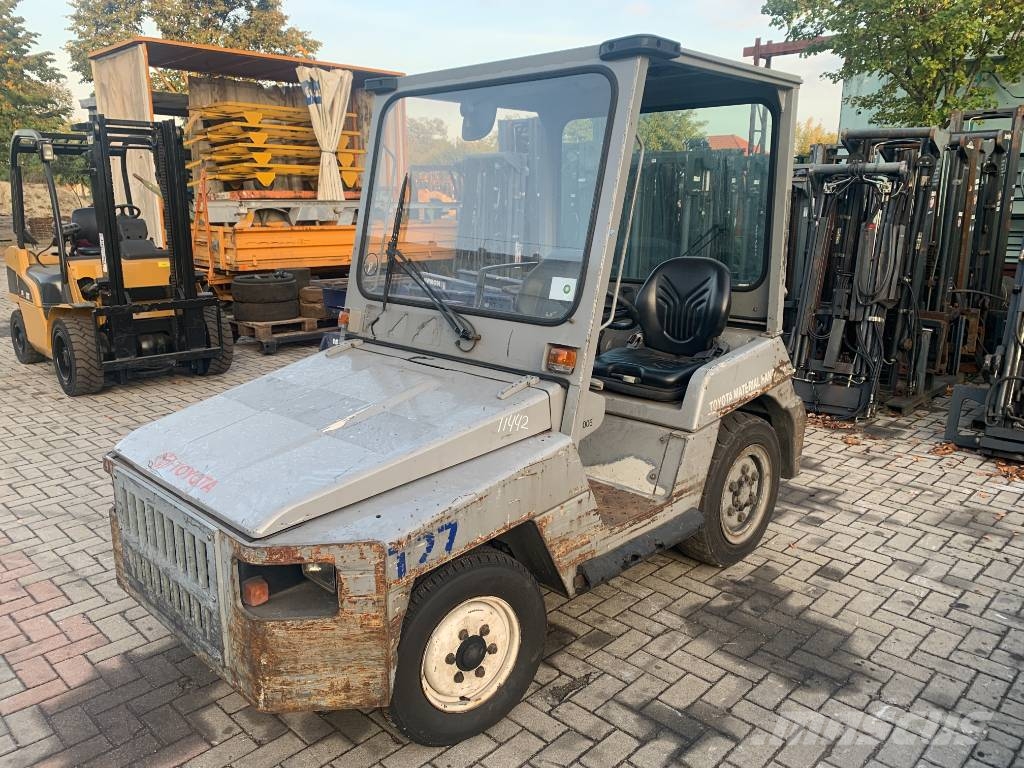 Toyota 2TD25 /02/ V-3838 EO Flughafenausrüstung