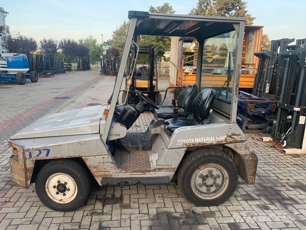 Toyota 2TD25 /02/ V-3838 EO Flughafenausrüstung