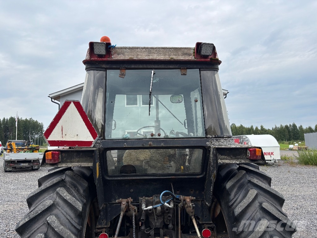 Case IH 695 XL الجرارات