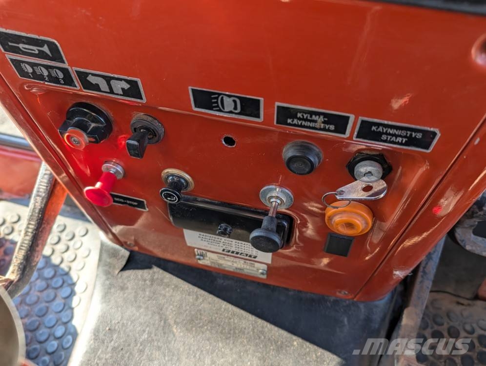 Fiat 980 DT kutoskoneella, ryömintävaihde, katso video! Traktorit
