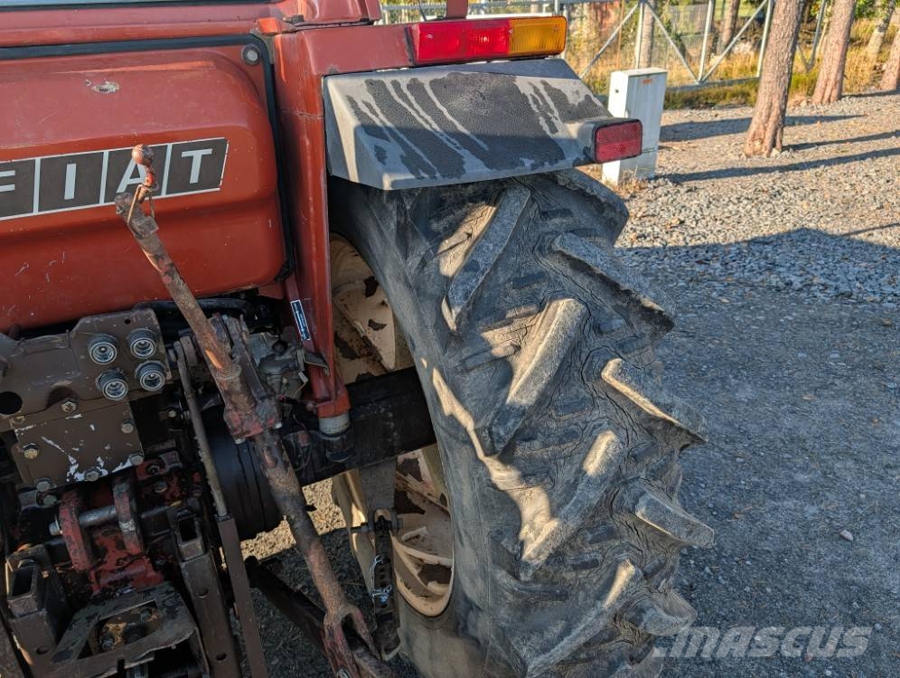 Fiat 980 DT kutoskoneella, ryömintävaihde, katso video! Traktorit