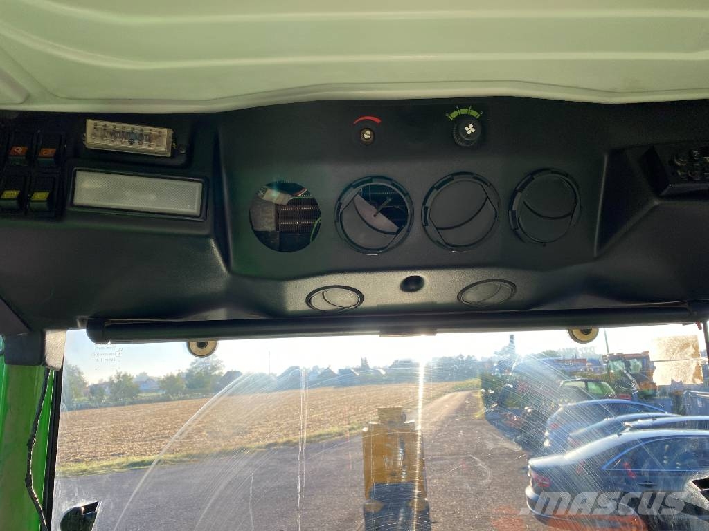 Deutz-Fahr AGROPLUS 75dt/Powershuttle 40Km/h endommagé Trattori