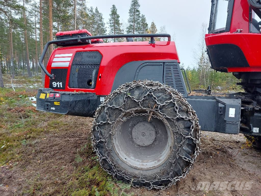 Komatsu 911 Harvester