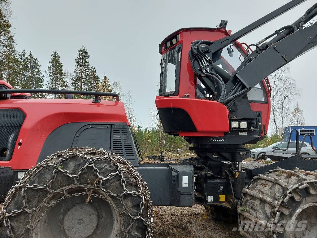 Komatsu 911 Harvester