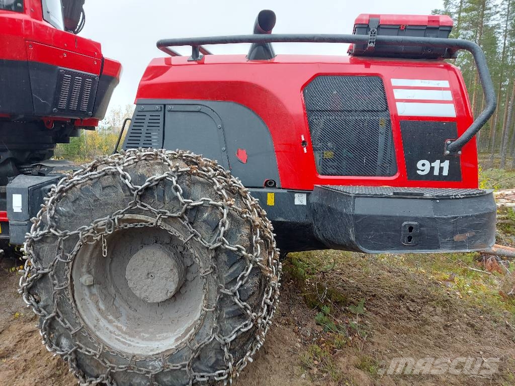 Komatsu 911 Harvester