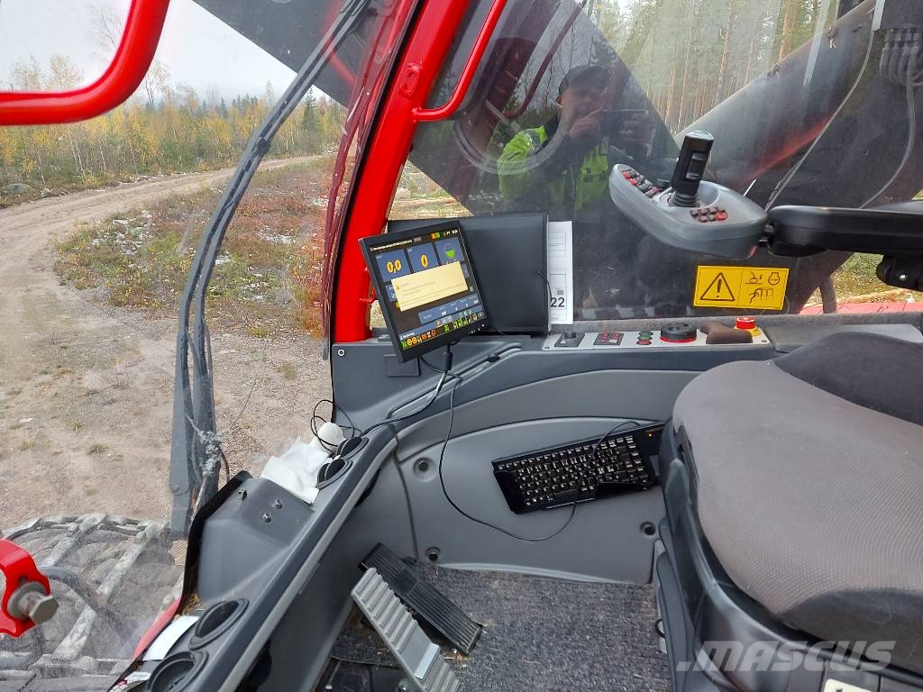 Komatsu 911 Harvester