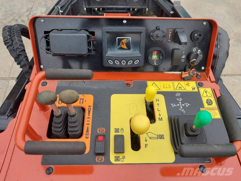 Ditch Witch SK 1750 Верижен товарач