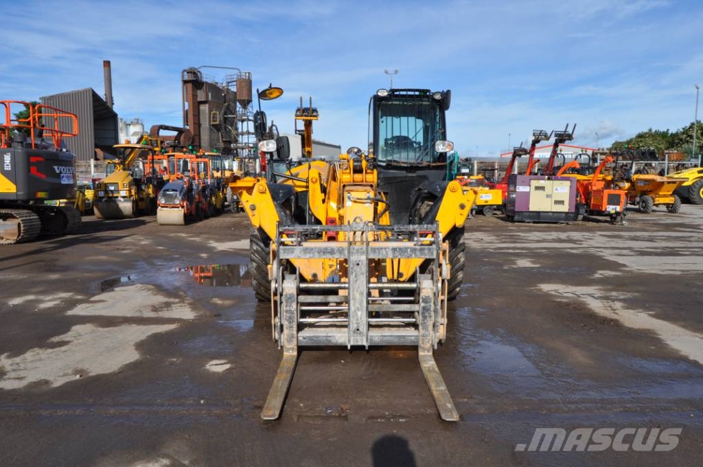 JCB 540-140 Teleskopické manipulátory
