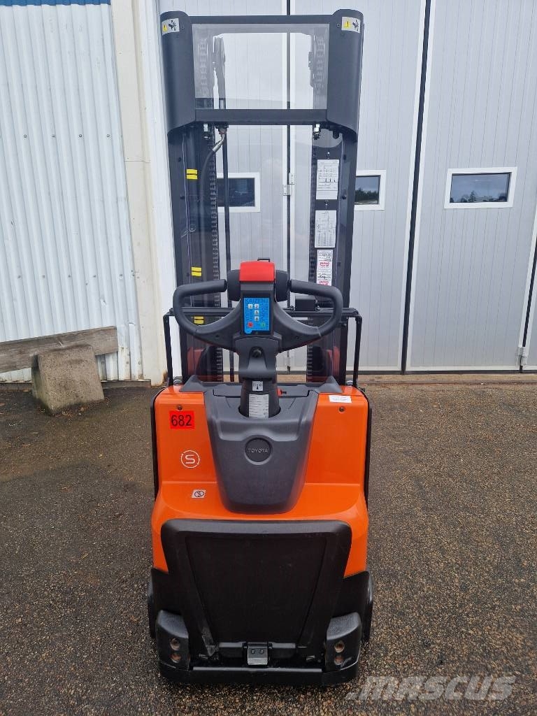 BT SWE 140 L Rankiniai vėžimėliai