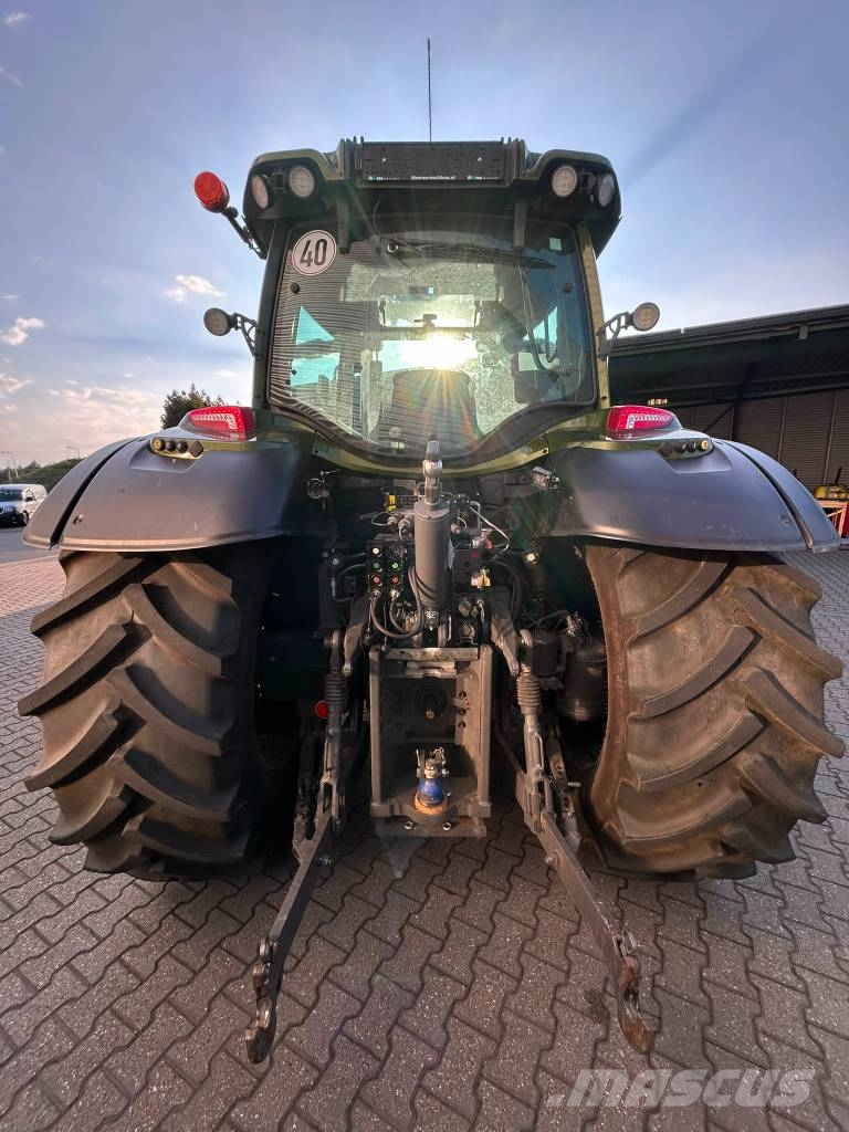Valtra N155 Tractor met voorlader Traktorit