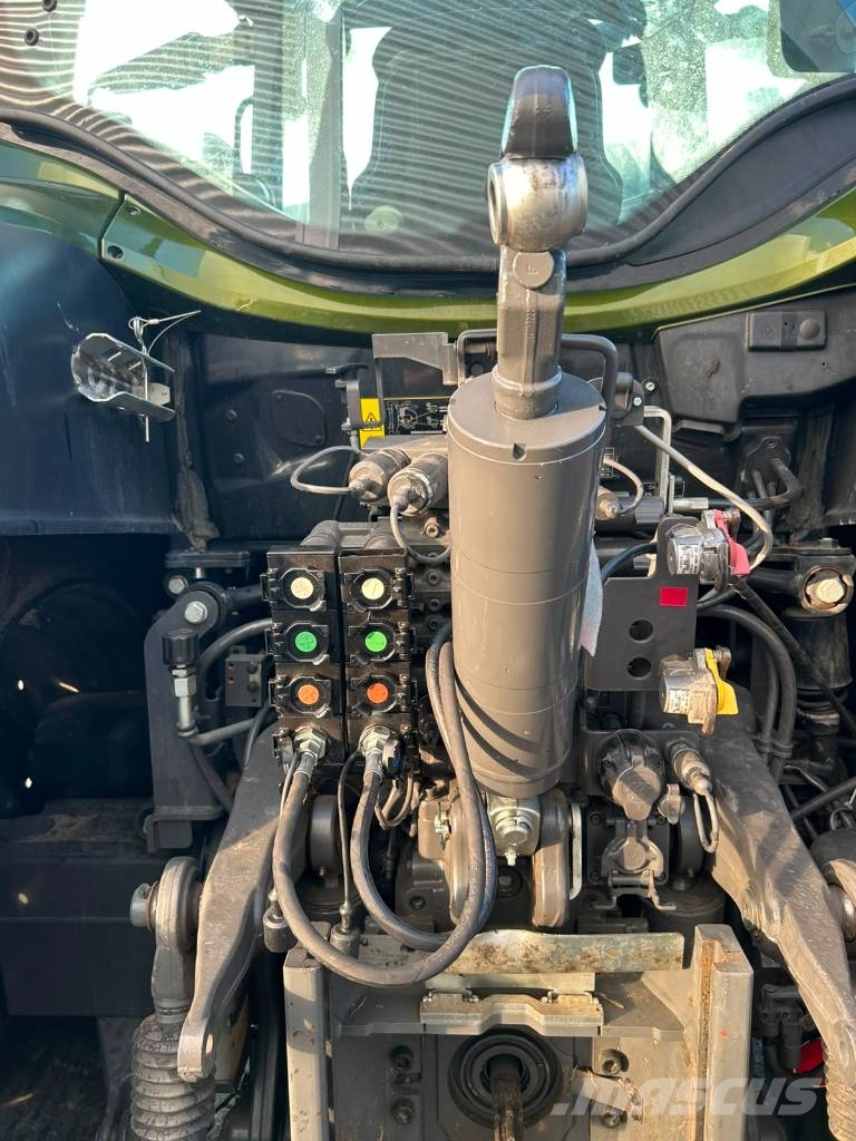 Valtra N155 Tractor met voorlader Traktorit