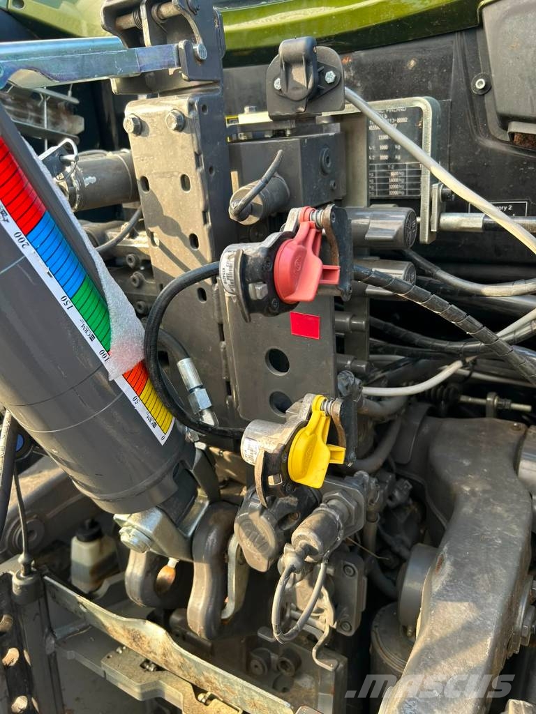 Valtra N155 Tractor met voorlader Traktorit
