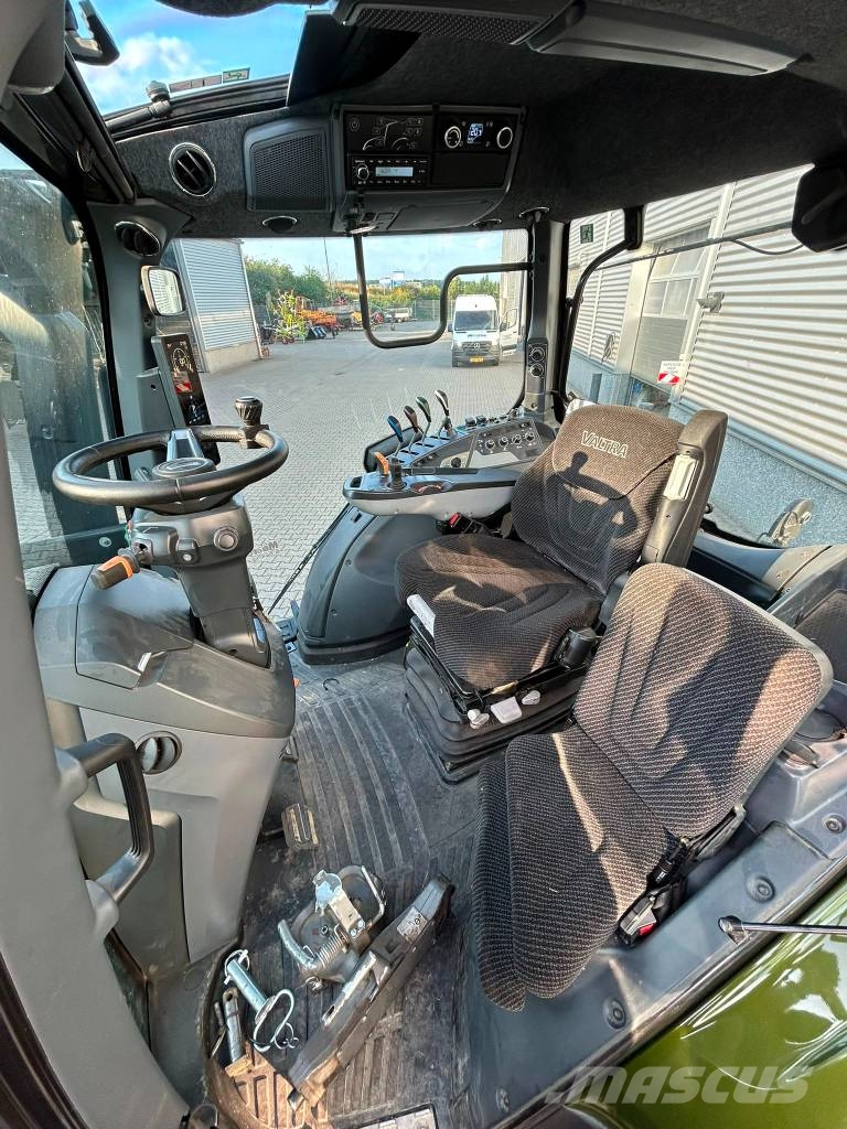 Valtra N155 Tractor met voorlader Traktorit
