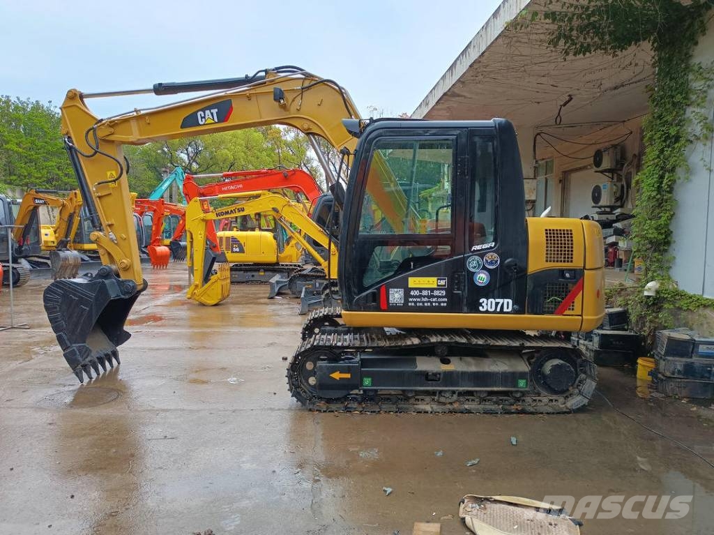 CAT 307 D حفارات زحافة