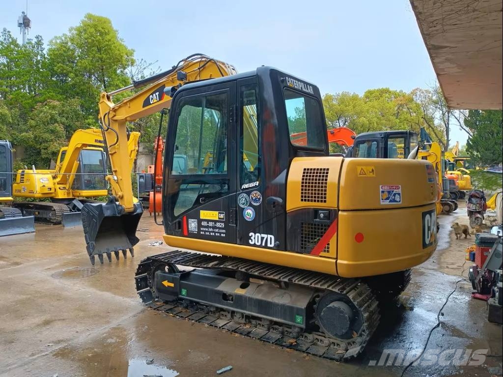 CAT 307 D حفارات زحافة