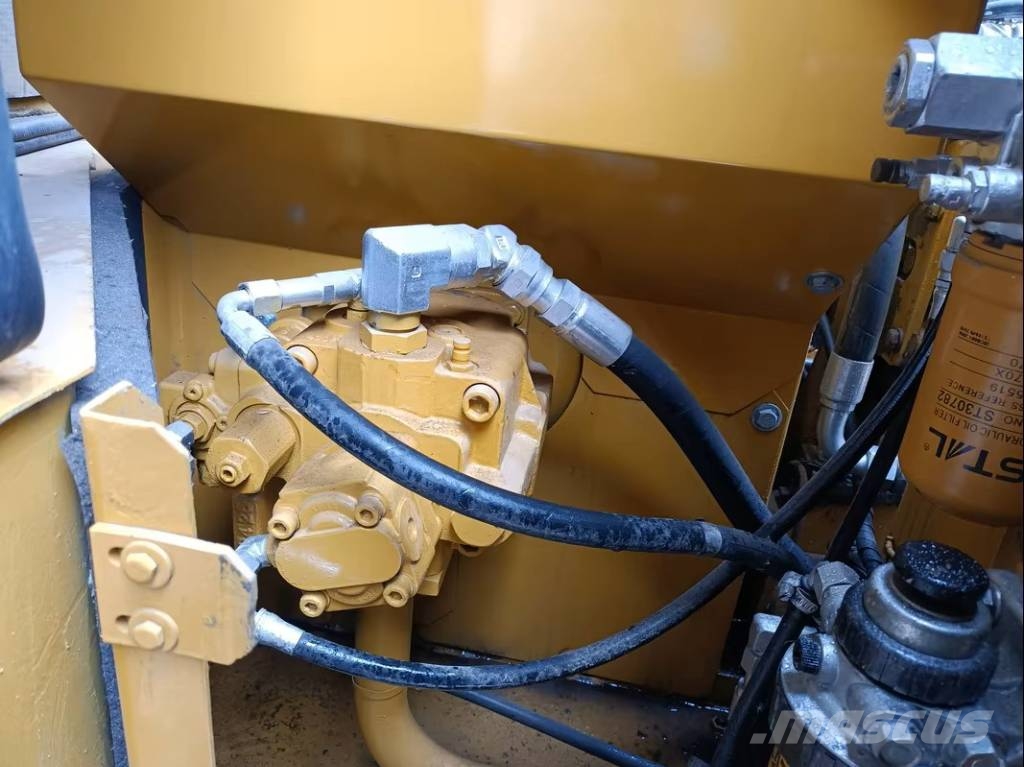 CAT 307 D حفارات زحافة