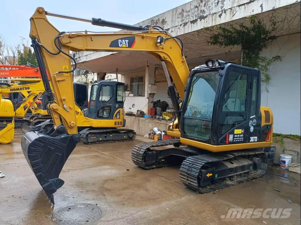 CAT 307 D حفارات زحافة