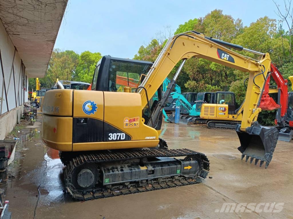 CAT 307 D حفارات زحافة