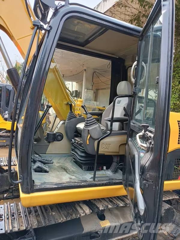 CAT 307 D حفارات زحافة