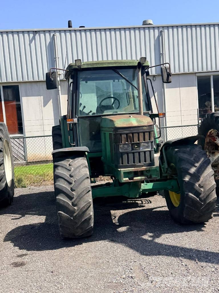 John Deere 6210    met werk Traktorit