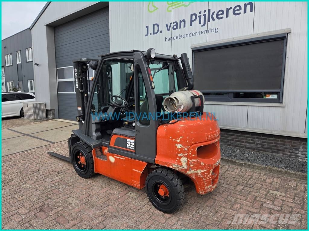 Nissan UGD02A32PQ 3.2t LPG triplex4.3m+sideshift+215cm Propan trucker
