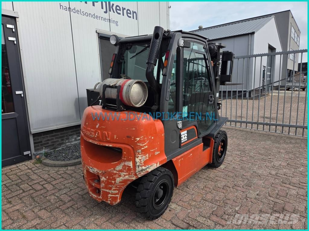 Nissan UGD02A32PQ 3.2t LPG triplex4.3m+sideshift+215cm Propan trucker