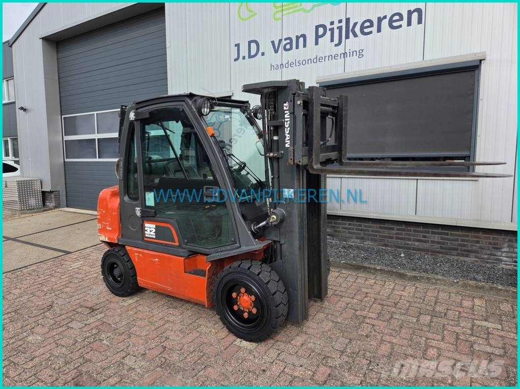 Nissan UGD02A32PQ 3.2t LPG triplex4.3m+sideshift+215cm Propan trucker